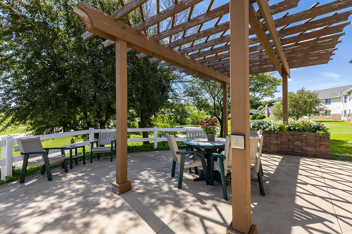 https://www.jaybirdseniorliving23.net/wp-content/uploads/2023/09/meadow-lakes_03_1200.webp