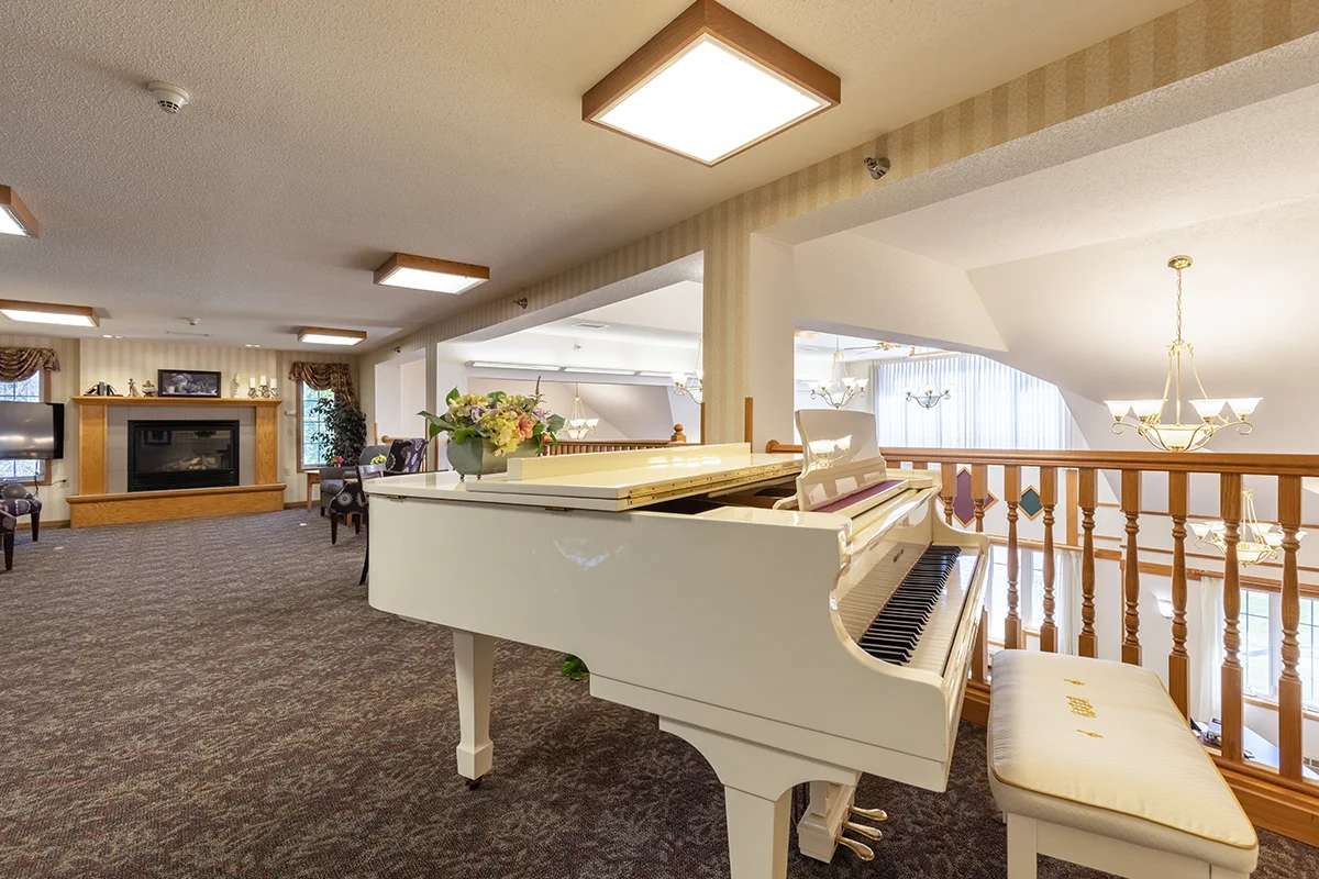 https://www.jaybirdseniorliving23.net/wp-content/uploads/2023/09/meadow-lakes_09_1200.webp