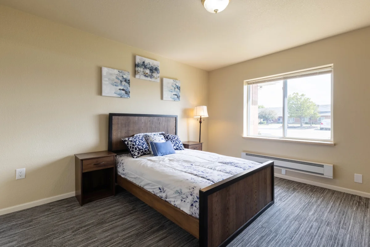 https://www.jaybirdseniorliving23.net/wp-content/uploads/2023/12/Courtyard_Estates_at_Hawthorne_Crossing_06_1200.webp