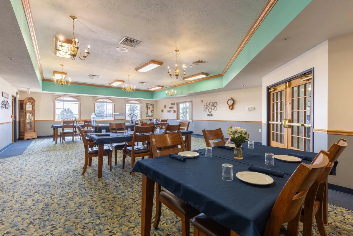 https://www.jaybirdseniorliving23.net/wp-content/uploads/2023/12/Holstein_Senior_Living_16_1200-e1703620500517.webp