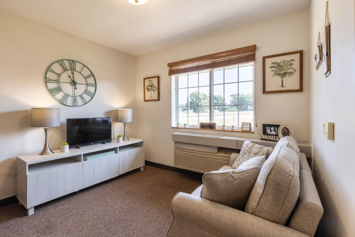 https://www.jaybirdseniorliving23.net/wp-content/uploads/2023/12/Lawton_Senior_Living_12_1200.webp